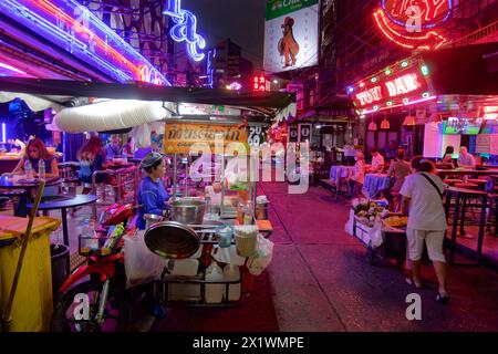 Soi Cowboy, Rotlichtviertel, Nachtleben, Imbissstand, Bars, Nachtclubs, Bangkok, Thailand Soi Cowboy, Rotlichtviertel, Nachtleben, Bars, Nachtclubs, Sukhumvit, Bangkok *** Soi Cowboy, Rotlichtviertel, Nachtleben, Imbissstand, Bars, Nachtclubs, Bangkok, Thailand Soi Cowboy, Rotlichtviertel, Nachtleben, Bars, Nachtclubs, Sukhumvit, Bangkok Stockfoto