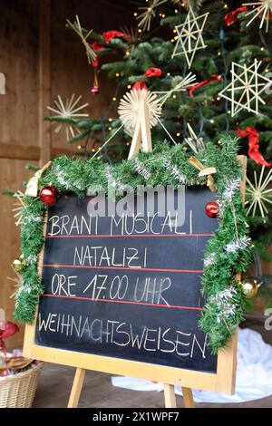 Weihnachtsdekoration. Vipiteno. Trentino Südtirol. Italien Stockfoto