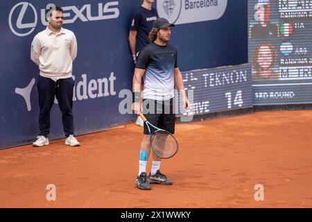 Barcelona, Spanien. April 2024. barcelona Open Tennis atp 500 matteo arnaldi gegen marco trungelliti, Arnaldi gewinnt den Italiener Matteo Arnaldi besiegt den argentinischen Marco Trungelliti in einem von Arnaldi dominierten Spiel, was ihm ermöglicht, ins Viertelfinale der Barcelona Open vorzudringen. El italiano Matteo Arnaldi vence al argentino Marco Trungelliti en un partido dominado por Arnaldi, lo que le permite avanzar a los cuartos de final del Abierto de Barcelona. Im Bild: News Sports -Barcelona, Spanien Donnerstag, 18. april 2024 (Foto: Eric Renom/LaPresse) Credit: LaPresse/Alamy Live News Stockfoto