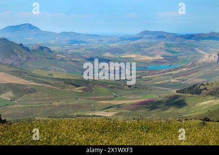 Panorama in der Nähe des archäologischen Gebiets von ​​monte Adranone. Sambuca di Sicilia. Sizilien Stockfoto