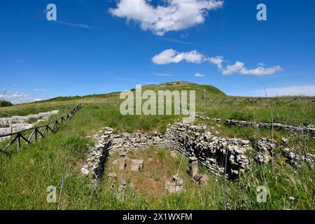 Heilige Area Terrace 2. Archäologisches Gebiet von ​​monte Adranone. Sambuca di Sicilia. Sizilien Stockfoto