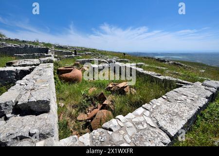 Heilige Gegend Terrasse 1. Archäologisches Gebiet von ​​monte Adranone. Sambuca di Sicilia. Sizilien Stockfoto