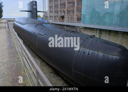 Cherbourg, Frankreich - 16. April 2024: Das U-Boot der Le Redoutable-Klasse war ein U-Boot der französischen Marine. Sonniger Frühlingstag. Auswahl Stockfoto