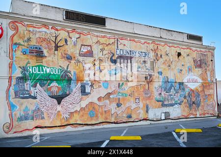BAKER, KALIFORNIEN - 14. APR 2024: Wandgemälde im Country Store in Baker an der I-15-Abfahrt zur Haltestelle am Straßenrand auf der Route nach Las Vegas. Stockfoto