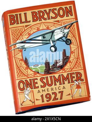 One Summer, America 1927 von Bill Bryson. Studio-Einrichtung eines Buchdeckels auf hellem Hintergrund. Aufgenommen 2024 Stockfoto