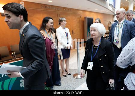 Washington, Usa. April 2024. US-Finanzministerin Janet Yellen nimmt am 18. April 2024 an den Frühjahrstagungen des IWF und der Weltbank in Washington Teil. Foto: Yuri Gripas/ABACAPRESS.COM Credit: Abaca Press/Alamy Live News Stockfoto