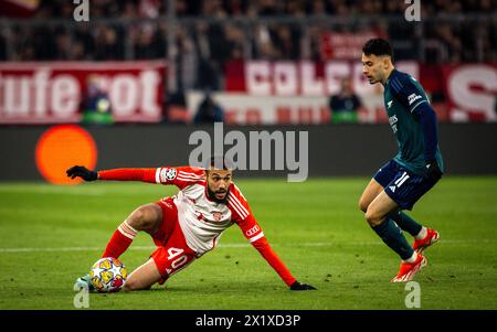 München Deutschland. April 2024. Noussair Mazraoui (München) Gabriel Martinelli (Arsenal) Bayern München - Arsenal London 17.04.2024 Bayern München - Stockfoto