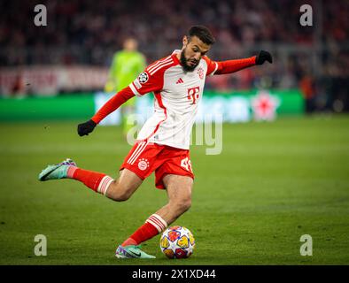 München Deutschland. April 2024. Noussair Mazraoui (München) Bayern München - Arsenal London 17.04.2024 Bayern München - Arsenal London Copyright ( Stockfoto