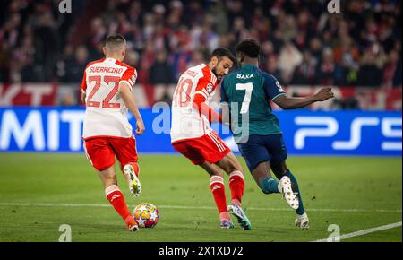 München Deutschland. April 2024. Bukayo Saka (Arsenal) Raphael Guerreiro (Muenchen) Noussair Mazraoui (Muenchen) Bayern München - Arsenal London 17.04. Stockfoto