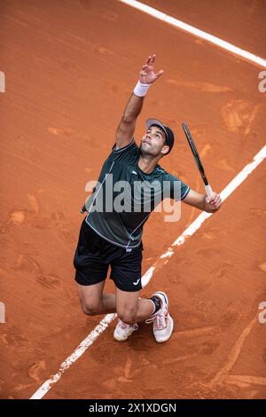 Barcelona, Barcelona, Spanien. April 2024. Facundo Diaz Acosta aus Argentinien und Fabian Morozsan aus Ungarn während der dritten Runde der Barcelona Open Banc Sabadell Trofeo Conde de Godó am 18. April 2024 in Barcelona, Spanien. (Kreditbild: © Marti Segura Ramoneda/ZUMA Press Wire) NUR REDAKTIONELLE VERWENDUNG! Nicht für kommerzielle ZWECKE! Stockfoto