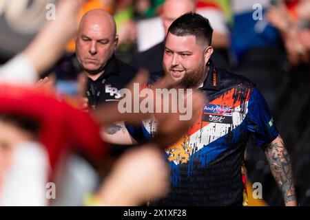 ROTTERDAM, NIEDERLANDE - 18. APRIL: Michael Smith von England während der BetMGM Premier League Darts 2024 - Rotterdam am 18. April 2024 in Rotterdam, Niederlande. (Foto: Joris Verwijst/BSR Agency) Stockfoto