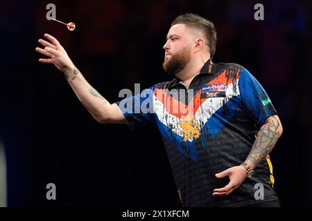 ROTTERDAM, NIEDERLANDE - 18. APRIL: Michael Smith von England während der BetMGM Premier League Darts 2024 - Rotterdam am 18. April 2024 in Rotterdam, Niederlande. (Foto: Joris Verwijst/BSR Agency) Stockfoto