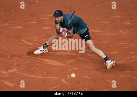 Barcelona, Barcelona, Spanien. April 2024. FACUNDO DIAZ ACOSTA aus Argentinien in der dritten Runde der Barcelona Open Banc Sabadell Trofeo Conde de Godo. Acosta gewann mit 6:2, 7:5. (Kreditbild: © Marti Segura Ramoneda/ZUMA Press Wire) NUR REDAKTIONELLE VERWENDUNG! Nicht für kommerzielle ZWECKE! Stockfoto