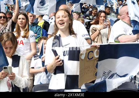 Gilr Fan COYS Plakat Tottenham Hotspur FC Women gegen Leicester City FC Women Adobe Women's FA Cup Halbfinale Tottenham Hotspur Stadium 14. April 2024 Stockfoto