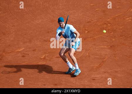 Andrea Vavassori (ITA), 17. April 2024 - Tennis : Andrea Vavassori im Einzel-Spiel der zweiten Runde gegen Roberto Bautista Agut beim Barcelona Open Banc Sabadell Tennis-Turnier im Real Club de Tenis de Barcelona in Barcelona, Spanien. Quelle: Mutsu Kawamori/AFLO/Alamy Live News Stockfoto