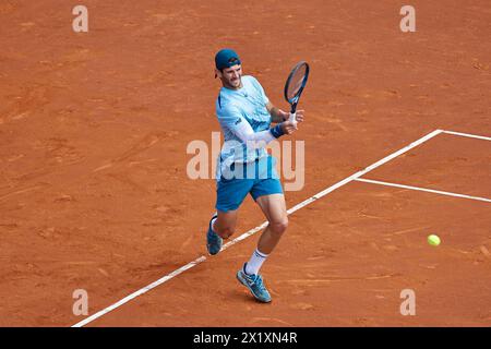 Andrea Vavassori (ITA), 17. April 2024 - Tennis : Andrea Vavassori im Einzel-Spiel der zweiten Runde gegen Roberto Bautista Agut beim Barcelona Open Banc Sabadell Tennis-Turnier im Real Club de Tenis de Barcelona in Barcelona, Spanien. Quelle: Mutsu Kawamori/AFLO/Alamy Live News Stockfoto