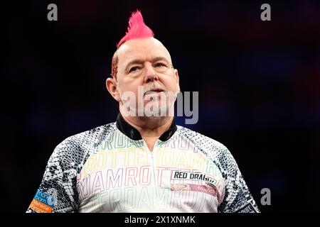 ROTTERDAM, NIEDERLANDE - 18. APRIL: Peter Wright von Schottland während der BetMGM Premier League Darts 2024 - Rotterdam am 18. April 2024 in Rotterdam, Niederlande. (Foto: Joris Verwijst/BSR Agency) Stockfoto