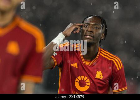 Roma, Italien. Februar 2024. Tammy Abraham von Roma reagiert auf das UEFA Europe League-Fußballspiel im Viertelfinale zwischen Roma und Milan FC im Olympiastadion in Rom, Italien - Donnerstag, 18. April 2024 - Sport Soccer (Foto: Alfredo Falcone/LaPresse) Credit: LaPresse/Alamy Live News Stockfoto