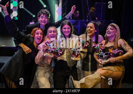 Die Preisträger feiern bei den MIN Independent Music Awards 2024 in Saragossa, Spanien Stockfoto
