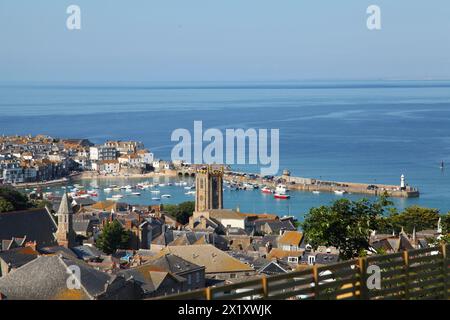 Blick auf St Ives Bay, Cornwall, England, Großbritannien Stockfoto
