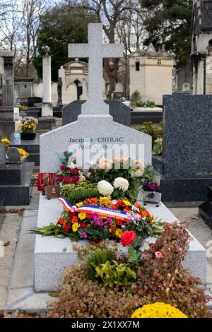 Ein Grab von Jacques Chirac auf dem Friedhof Montparnasse, Paris, Frankreich. Er gehörte einem französischen Politiker an, der als Präsident von Frankreich diente. Vorher war ein Prime Stockfoto