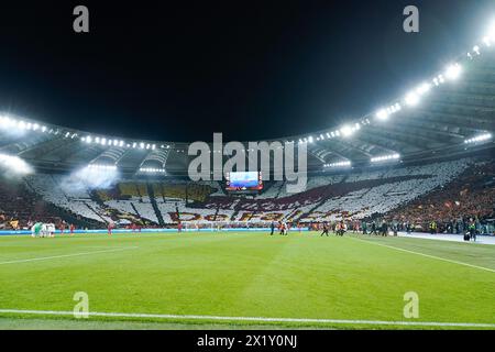 Rom, Italien. April 2024. ALS Roma-Unterstützer im zweiten Legspiel der UEFA Europa League 2023/24 zwischen AS Roma und AC Milan im Stadio Olimpico am 18. April 2024 in Rom. Quelle: Giuseppe Maffia/Alamy Live News Stockfoto