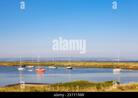 Vertäute Boote auf dem Fluss Parrett, Burnham on Sea, Somerset Stockfoto