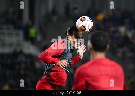 Virgil van Dijk von Liverpool FC wärmt sich vor dem Viertelfinale der UEFA Europa League auf, das erste Legspiel zwischen Atalanta BC und Liverpool FC am 18. April 2024 im Gewiss-Stadion in Bergamo, Italien. Quelle: Tiziano Ballabio Stockfoto