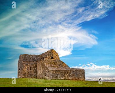 Der Hellfire Club wurde angeblich im 18. Jahrhundert für satanische Riten und Ausschweifungen genutzt. Gelegen am Mountpelier Hill in den Dublin Mountains, Irland. Stockfoto