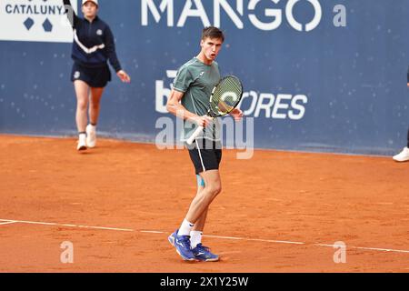 Fabian Marozsan (HUN), 18. APRIL 2024 - Tennis : Marozsan während des Spiels der 3. Runde im Einzelspiel gegen Facundo Diaz Acosta beim Barcelona Open Banc Sabadell Tennis Turnier im Real Club de Tenis de Barcelona in Barcelona, Spanien. Quelle: Mutsu Kawamori/AFLO/Alamy Live News Stockfoto