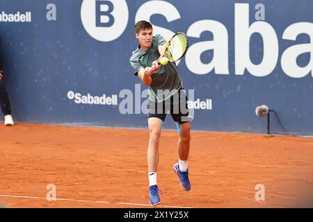 Fabian Marozsan (HUN), 18. APRIL 2024 - Tennis : Marozsan während des Spiels der 3. Runde im Einzelspiel gegen Facundo Diaz Acosta beim Barcelona Open Banc Sabadell Tennis Turnier im Real Club de Tenis de Barcelona in Barcelona, Spanien. Quelle: Mutsu Kawamori/AFLO/Alamy Live News Stockfoto