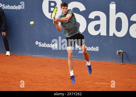 Fabian Marozsan (HUN), 18. APRIL 2024 - Tennis : Marozsan während des Spiels der 3. Runde im Einzelspiel gegen Facundo Diaz Acosta beim Barcelona Open Banc Sabadell Tennis Turnier im Real Club de Tenis de Barcelona in Barcelona, Spanien. Quelle: Mutsu Kawamori/AFLO/Alamy Live News Stockfoto