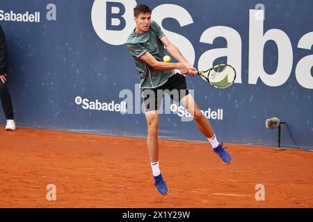 Fabian Marozsan (HUN), 18. APRIL 2024 - Tennis : Marozsan während des Spiels der 3. Runde im Einzelspiel gegen Facundo Diaz Acosta beim Barcelona Open Banc Sabadell Tennis Turnier im Real Club de Tenis de Barcelona in Barcelona, Spanien. Quelle: Mutsu Kawamori/AFLO/Alamy Live News Stockfoto