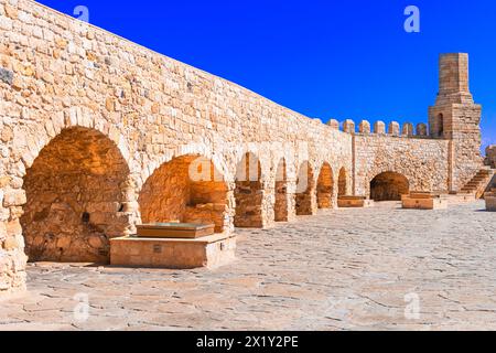 Koules, Heraklion, Insel Kreta, Griechenland: Befestigte Mauer der Koules oder Castello a Mare, eine Festung im alten Hafen von Heraklion Stockfoto