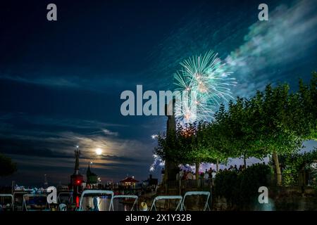 Wunderschönes Feuerwerk beim Seeuchtfest am Bodensee. Konstanz, Baden-Württemberg, Deutschland. Stockfoto