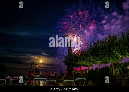 Wunderschönes Feuerwerk beim Seeuchtfest am Bodensee. Konstanz, Baden-Württemberg, Deutschland. Stockfoto