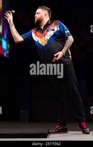 ROTTERDAM, NIEDERLANDE - 18. APRIL: Michael Smith von England während der BetMGM Premier League Darts 2024 - Rotterdam am 18. April 2024 in Rotterdam, Niederlande. (Foto: Joris Verwijst/BSR Agency) Stockfoto