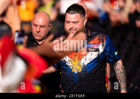 ROTTERDAM, NIEDERLANDE - 18. APRIL: Michael Smith von England während der BetMGM Premier League Darts 2024 - Rotterdam am 18. April 2024 in Rotterdam, Niederlande. (Foto: Joris Verwijst/BSR Agency) Stockfoto