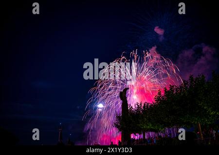 Wunderschönes Feuerwerk beim Seeuchtfest am Bodensee. Konstanz, Baden-Württemberg, Deutschland. Stockfoto