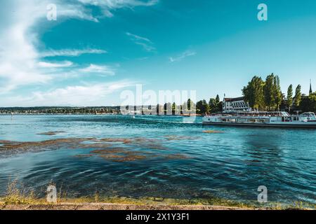 Wunderschönes Feuerwerk beim Seeuchtfest am Bodensee. Konstanz, Baden-Württemberg, Deutschland. Stockfoto