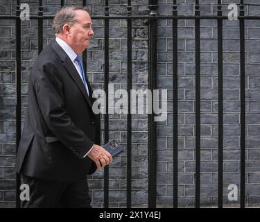 London, Großbritannien. April 2024. Dr. Liam Fox, Abgeordneter, ehemaliger Verteidigungsminister und Abgeordneter für North Somerset, verlässt die Downing Street 10 in Westminster, London, Vereinigtes Königreich. Quelle: Imageplotter/Alamy Live News Stockfoto