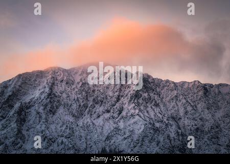 Berge in den Wolken, Bayern Stockfoto
