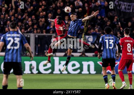 BERGAMO, ITALIEN - 18. APRIL: Ibrahima Konaté (Liverpool F.C.) kämpft am 18. April 2024 im Gewiss-Stadion in Bergamo um den Ball. Quelle: Stefano Nicoli/Speed Media/Alamy Live News Stockfoto