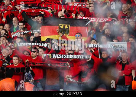 LONDON, Großbritannien - 18. April 2024: Bayer 04 Leverkusen Fans im Viertelfinale der UEFA Europa League im zweiten Legspiel zwischen West Ham United und Bayer 04 Leverkusen im London Stadium (Foto: Craig Mercer/ Alamy Live News) Stockfoto