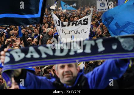 Bergamo, Italien. April 2024. AtalantaÕs Fans beim Fußball-Spiel der UEFA Europa League zwischen Atalanta BC und Liverpool im Gewiss-Stadion in Bergamo - Italien - Donnerstag, 18. April 2024. Sport - Fußball . (Foto: Spada/LaPresse) Credit: LaPresse/Alamy Live News Stockfoto