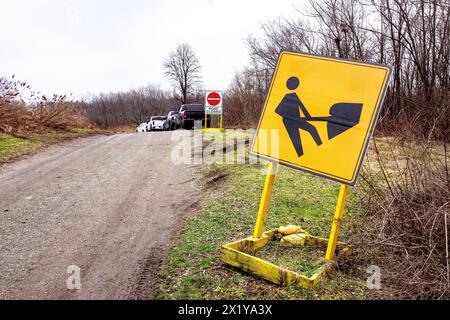 Straßenarbeiten vor Baustelle Schild auf öffentlichem Weg Stockfoto