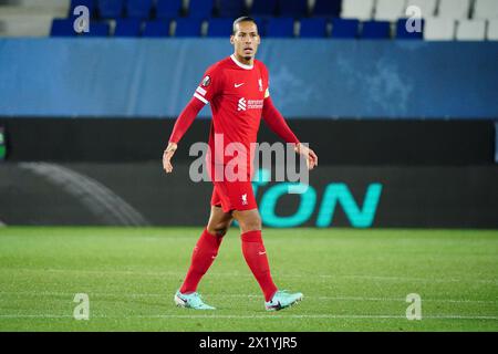 Virgil van Dijk (FC Liverpool) während der UEFA Europa League, Viertelfinale, 2. Legs-Fußballspiel zwischen Atalanta BC und Liverpool FC am 18. April 2024 im Gewiss-Stadion in Bergamo, Italien - Credit: Luca Rossini/E-Mage/Alamy Live News Stockfoto