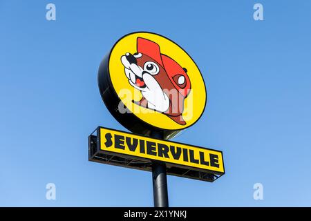 Buc-ee's ist eine Kette von Country Stores und Tankstellen mit einer großen Menge an Gaspumpen, Lebensmitteln, Markenartikeln und sauberen Toiletten. Stockfoto