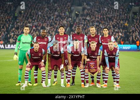 London, Großbritannien. April 2024. Die West Ham Spieler vor dem West Ham United FC gegen Bayer 04 Leverkusen UEFA Europa League Quater-Finals 2. Leg-Spiel im London Stadium, London, England, Vereinigtes Königreich am 18. April 2024 Credit: Every Second Media/Alamy Live News Stockfoto