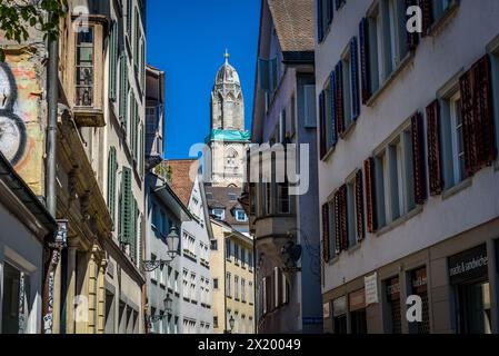 Züricher Altstadt und Blick auf das Grossmünster; Zürich, Schweiz Stockfoto